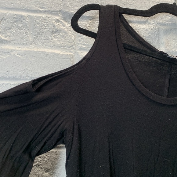 Shoulder-less back dress! - Picture 2 of 4